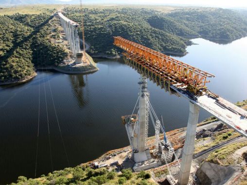 Viaducto sobre el río Tajo